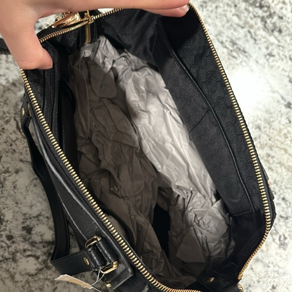 Micheal Kors Gilmore purse - Picture 4 of 6